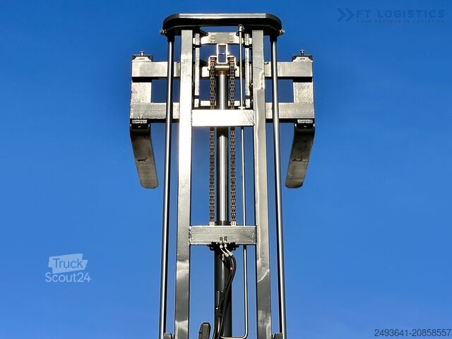 Cărucior cu stivuitor cu 4 căi Combilift C4000 / LPG / DUPLEX / 4500MM /FREE LIFT