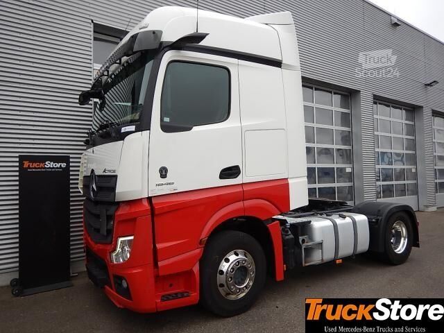 Standardowy ciągnik siodłowy Actros 1846 LS