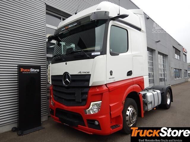 Standardowy ciągnik siodłowy Actros 1846 LS