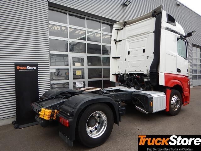 Standardní tahač Actros 1846 LS