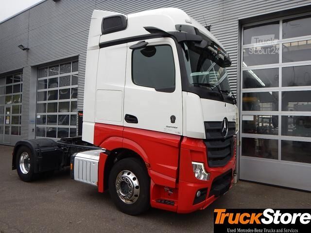 Standardowy ciągnik siodłowy Actros 1846 LS