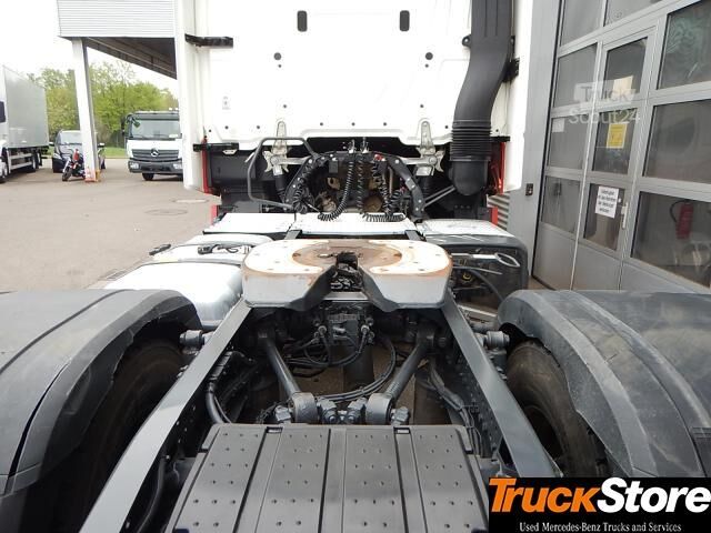 Standardowy ciągnik siodłowy Actros 1846 LS