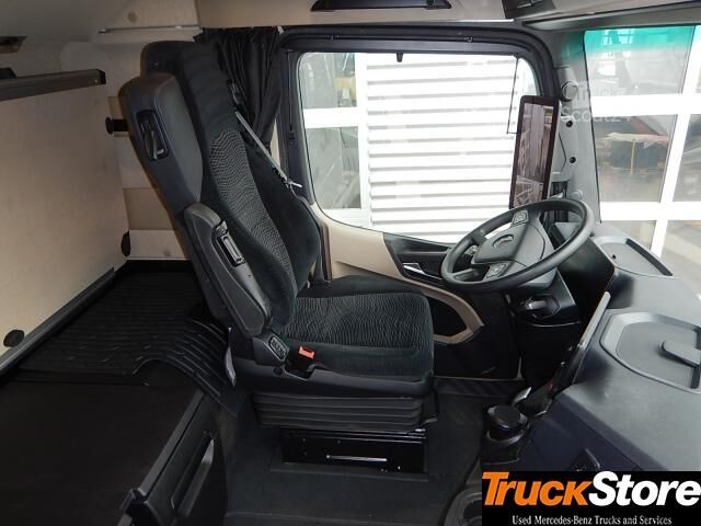 Standardowy ciągnik siodłowy Actros 1846 LS