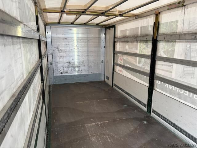 Tovorno vozilo s ravno platformo in ponjavo Atego 1523 L