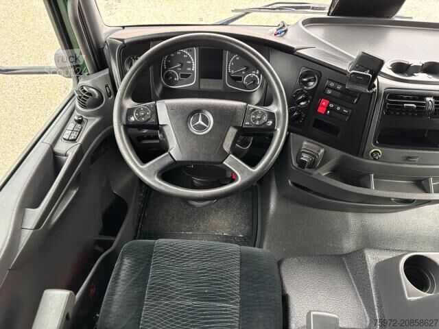 Tovorno vozilo s ravno platformo in ponjavo Atego 1523 L