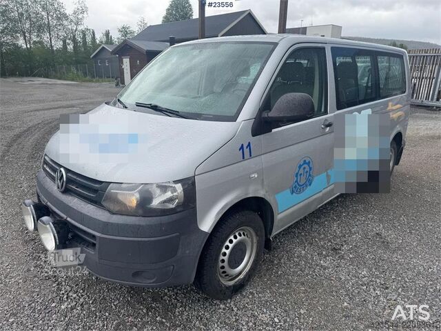 Korkeakattoinen farmari Volkswagen Transporter – 8-Seater