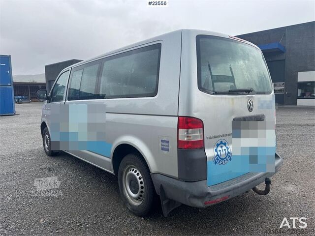 Korkeakattoinen farmari Volkswagen Transporter – 8-Seater