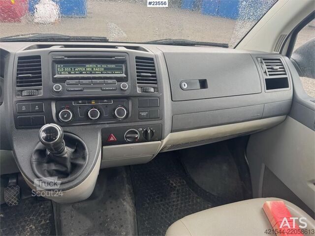Korkeakattoinen farmari Volkswagen Transporter – 8-Seater