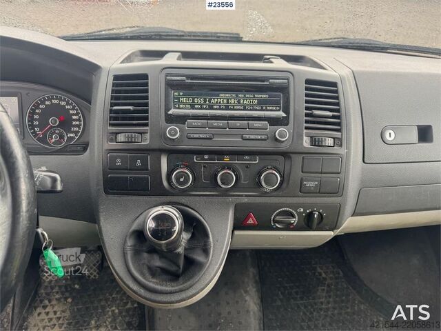 Korkeakattoinen farmari Volkswagen Transporter – 8-Seater