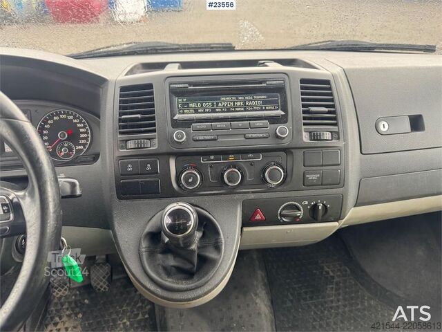 Korkeakattoinen farmari Volkswagen Transporter – 8-Seater