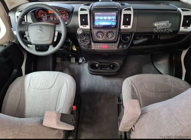 Półzintegrowany kamper Citroen