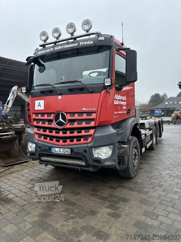 Camion benne à bras amovible Mercedes-Benz Arocs 3240