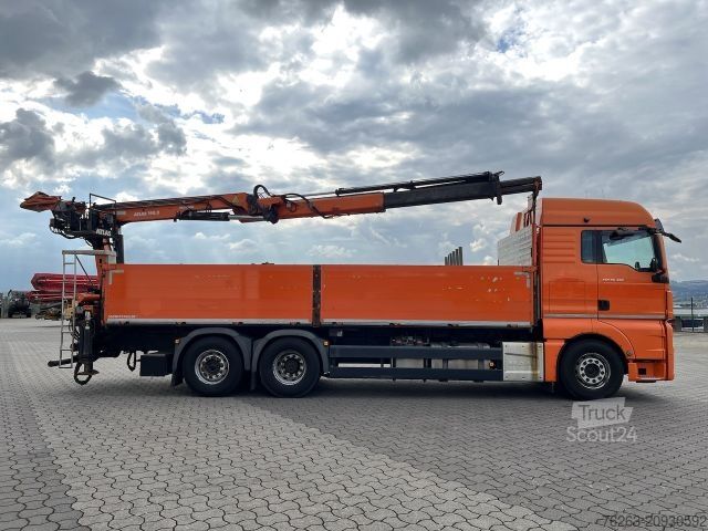 Ciężarówka z płaską platformą MAN TGX 26.480 6x2 Atlas 145.2 Kran Baustoff / AHK