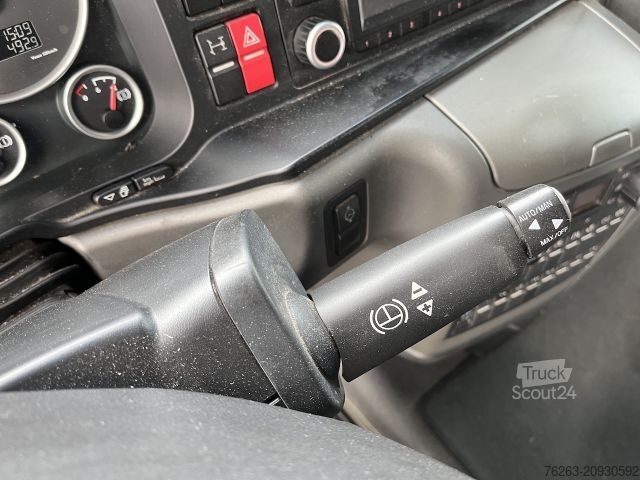 Ciężarówka z płaską platformą MAN TGX 26.480 6x2 Atlas 145.2 Kran Baustoff / AHK