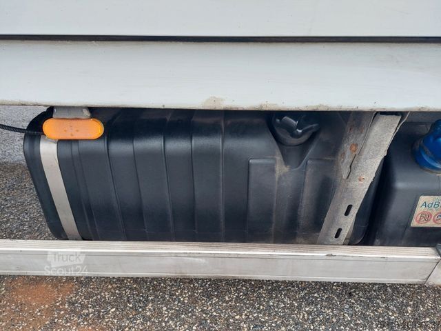 Gardinsided kassevogn IVECO 75E21 4x2 LBW Nutzlast 3t 18 Paletten