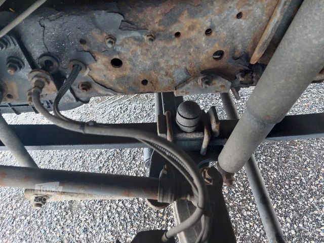 Gardinsided kassevogn IVECO 75E21 4x2 LBW Nutzlast 3t 18 Paletten