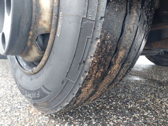 Gardinsided kassevogn IVECO 75E21 4x2 LBW Nutzlast 3t 18 Paletten