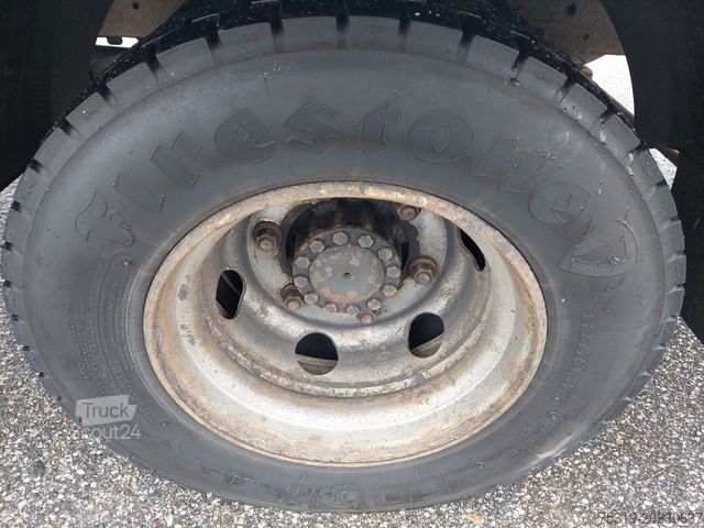 Gardinsided kassevogn IVECO 75E21 4x2 LBW Nutzlast 3t 18 Paletten