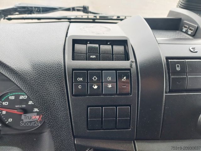 Gardinsidad skåpbil IVECO 75E21 4x2 LBW Nutzlast 3t 18 Paletten