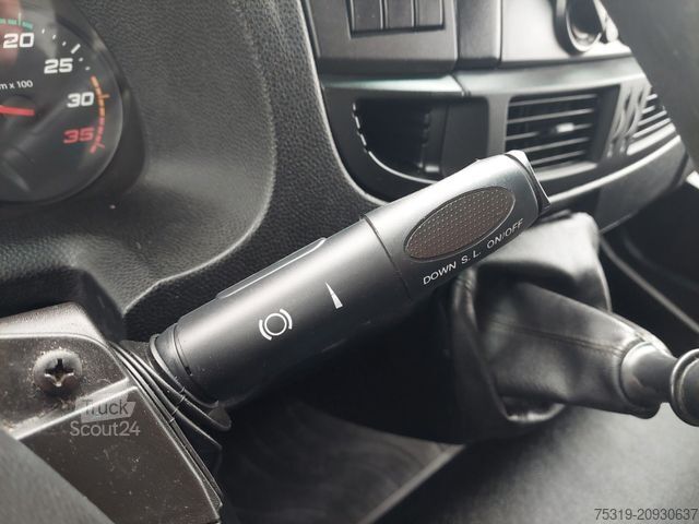 Gardinsidad skåpbil IVECO 75E21 4x2 LBW Nutzlast 3t 18 Paletten