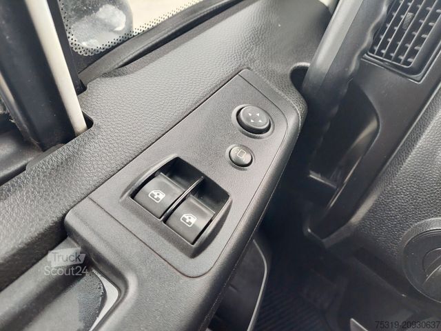 Gardinsidad skåpbil IVECO 75E21 4x2 LBW Nutzlast 3t 18 Paletten