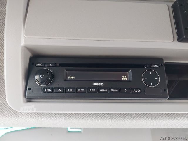 Gardinsidad skåpbil IVECO 75E21 4x2 LBW Nutzlast 3t 18 Paletten