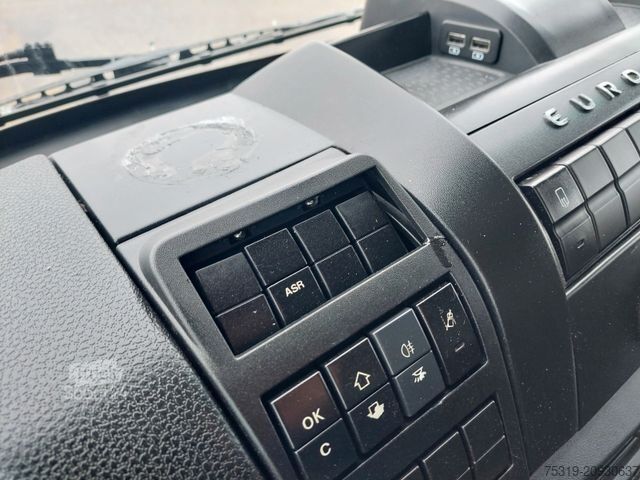 Gardinsidad skåpbil IVECO 75E21 4x2 LBW Nutzlast 3t 18 Paletten