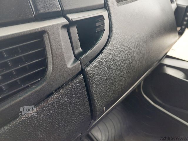 Gardinsidad skåpbil IVECO 75E21 4x2 LBW Nutzlast 3t 18 Paletten