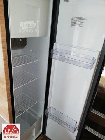 Autorulotă semi-integrată WEINSBERG CaraCompact 640 MEG Suite EDITION [PEPPER]