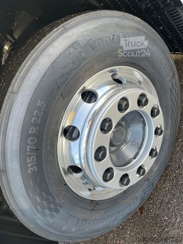 Standardni vlačilec DAF XF 480 FT mit ADR Ausstattung