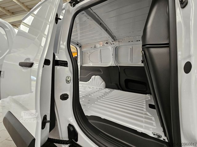 Fourgon tôlé FIAT Doblo Cargo 1,5D Maxi L2 AppleCP Kamera GJReifen