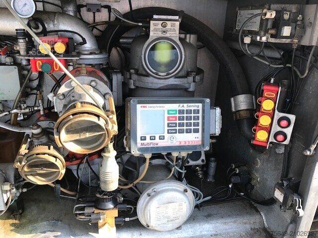 Camion-citerne Mercedes-Benz Actros 1841 L 4x2 Actros 1841 L 4x2, Esterer Tankaufbau ca. 13.500l, 2 Kammern