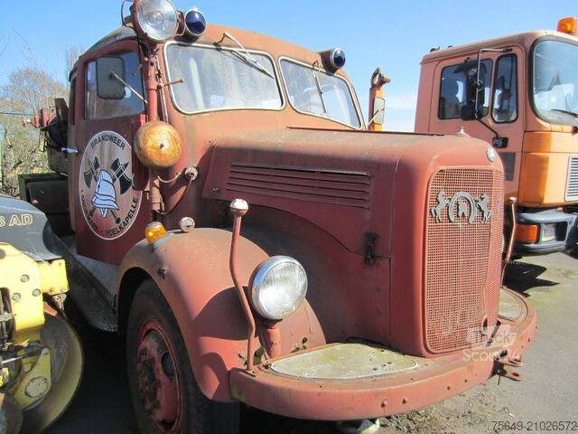 Camion de pompiers Mercedes-Benz -