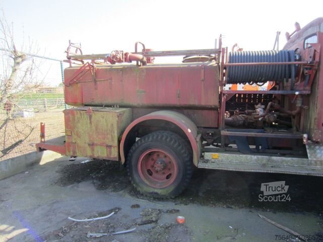 Camion de pompiers Mercedes-Benz -