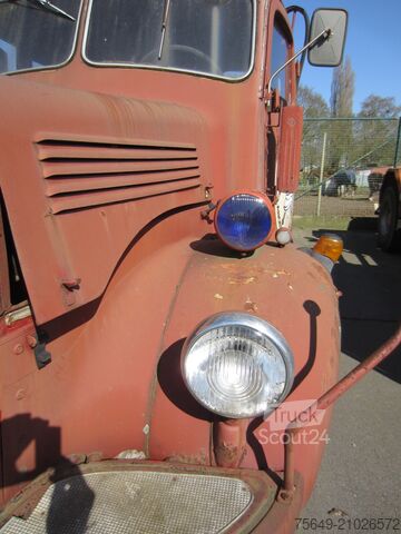 Camion de pompiers Mercedes-Benz -