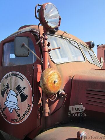 Camion de pompiers Mercedes-Benz -