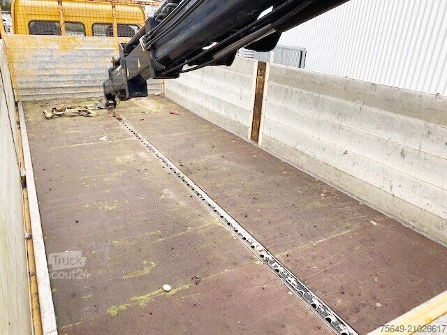 Grue montée sur camion Mercedes-Benz Axor 1833 L 4x2 Axor 1833 L 4x2 mit Heckkran Hiab XS 133 K-2