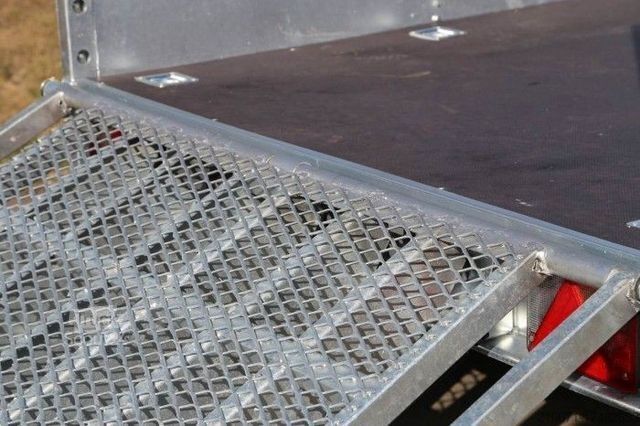 Přívěs na auto BLYSS NEU Baumaschinentransporter 305x155cm 2700kg zGG