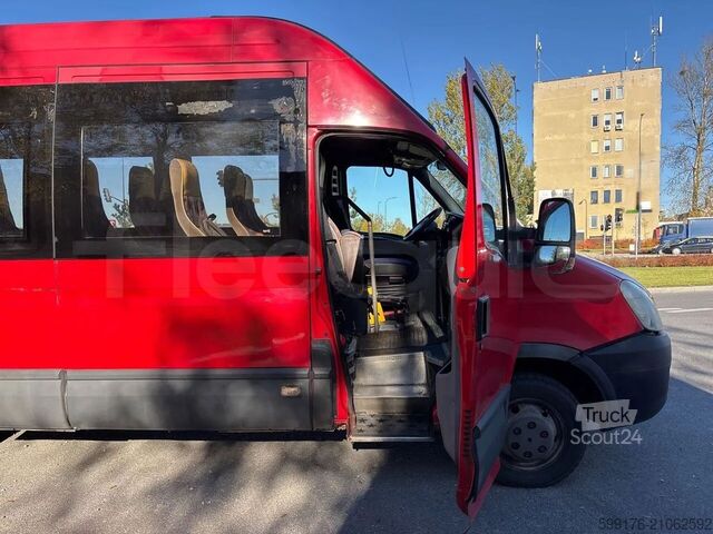 Trasporto persone IVECO Daily