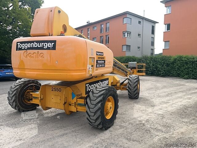 Sollevatore a braccio telescopico Genie S-125 (40m)