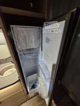 Ημιενσωματωμένο αυτοκινούμενο τροχόσπιτο Knaus L!VE WAVE 650 MEG Black Selection *TraumMobil*Autark e*