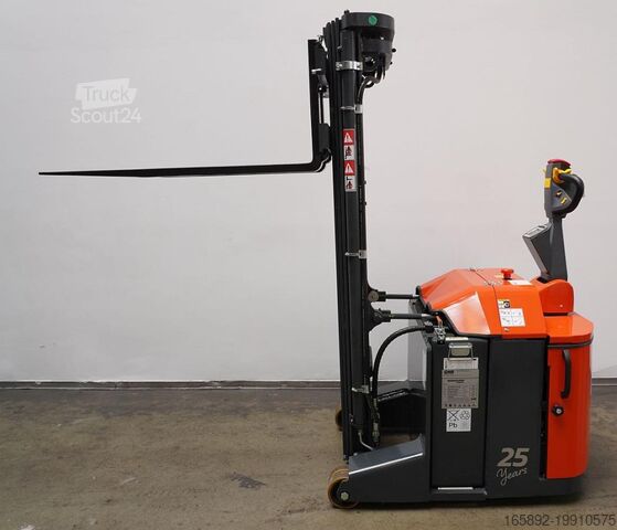 ручной штабелер Combilift CS1250