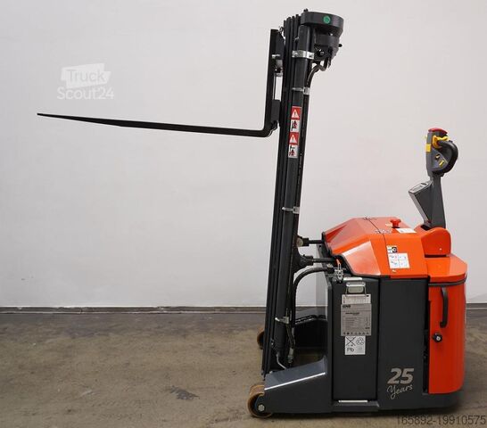 ручной штабелер Combilift CS1250