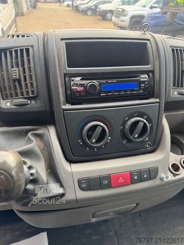 Slēgtais furgons Peugeot Boxer **EURO 4-BELGIAN ORIGINE**