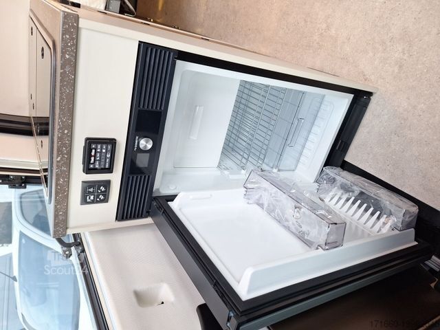 Camper van BÜRSTNER Habiton HM 6.0 Leather, Markise, Panorama