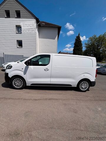 Panelinis furgonas OPEL Vivaro Kasten L 2 lang Edition M # Würth Regale