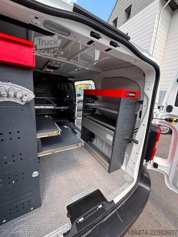 Panelinis furgonas OPEL Vivaro Kasten L 2 lang Edition M # Würth Regale