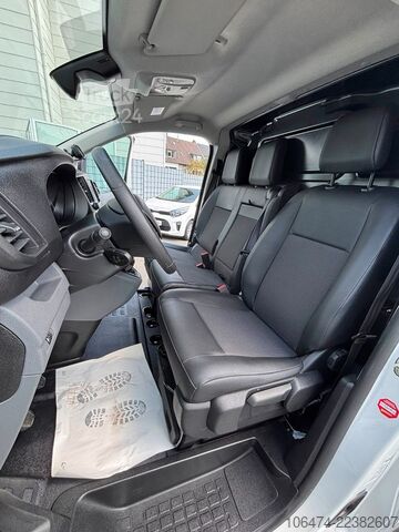 Panelinis furgonas OPEL Vivaro Kasten L 2 lang Edition M # Würth Regale