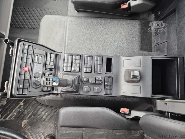 Driezijdige kipper MERCEDES-BENZ Unimog U423 4x4 Hydrostat Zapfwelle