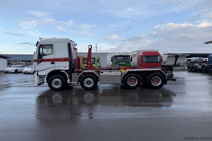 Tovornjak s kavljem za kontejnerje Iveco 340X51Z X-Way 8x4 Hiab / Swiss-Vehicle